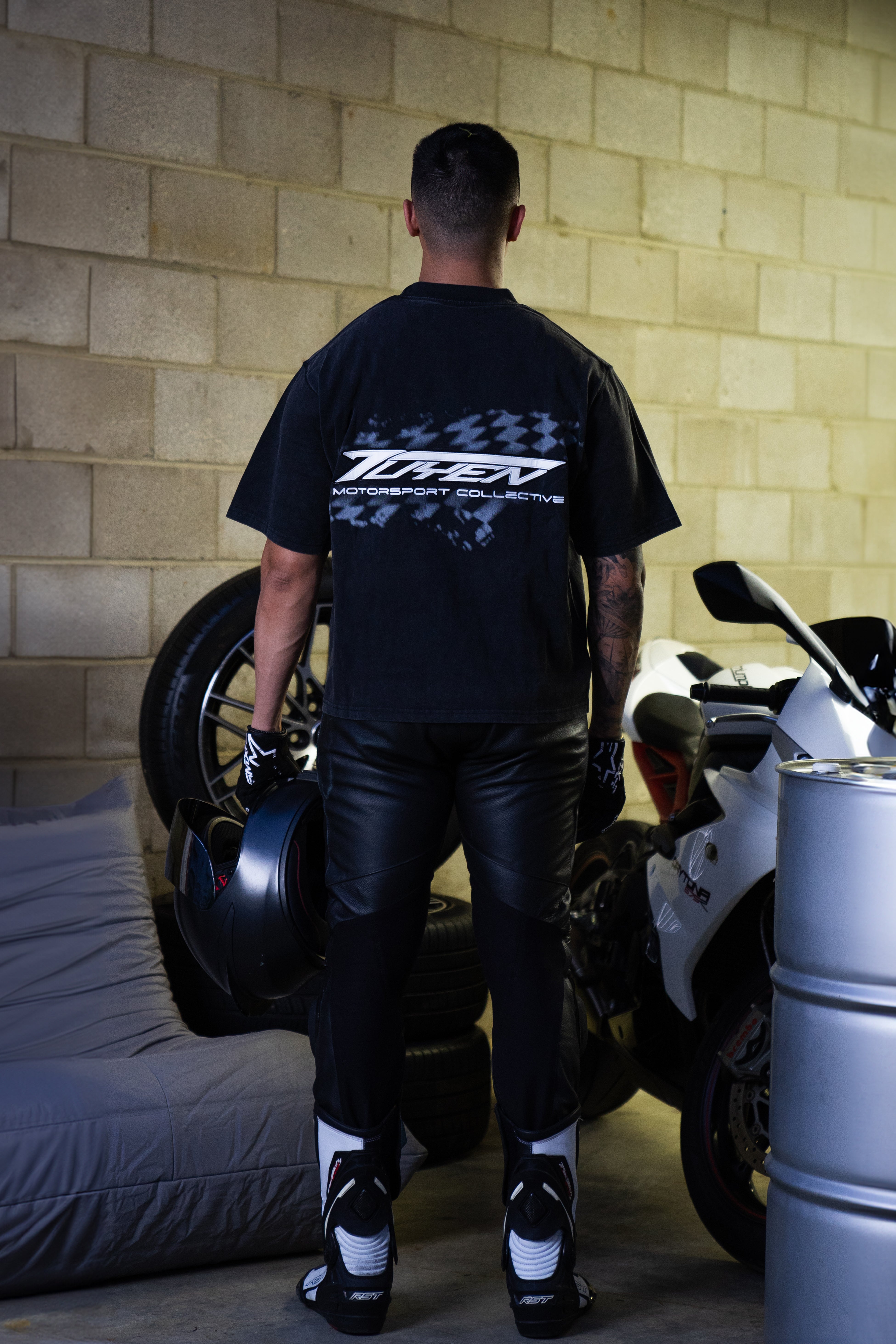 VINTAGE BLACK RACER TEE